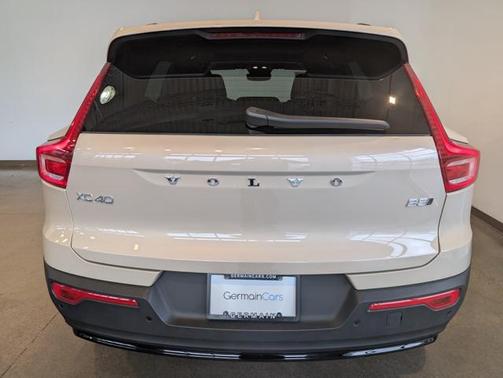2026 Volvo XC40 B5 Ultra