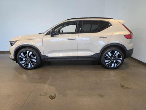 2026 Volvo XC40 B5 Ultra