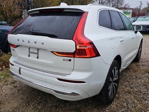 2023 Volvo XC60 B5 Plus Bright Theme
