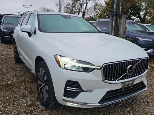 2023 Volvo XC60 B5 Plus Bright Theme