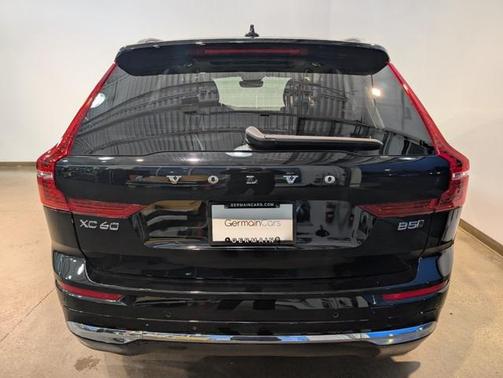 2023 Volvo XC60 B5 Ultimate Bright Theme
