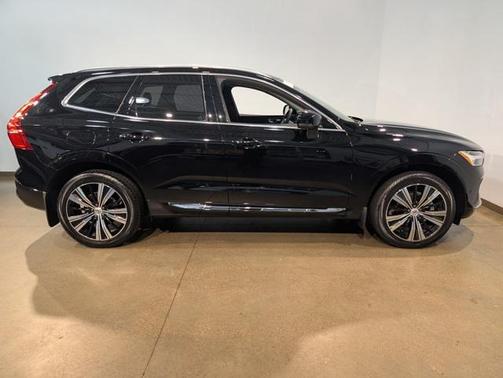 2023 Volvo XC60 B5 Ultimate Bright Theme