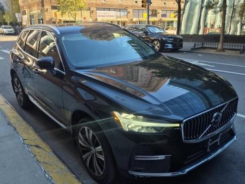 2023 Volvo XC60 B5 Ultimate Bright Theme