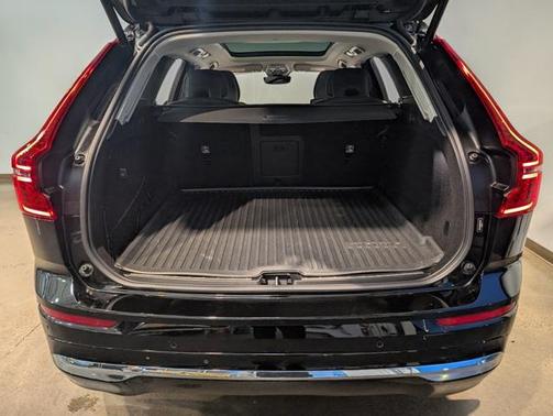 2023 Volvo XC60 B5 Ultimate Bright Theme