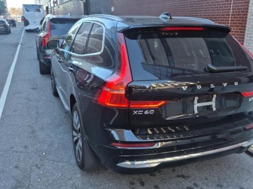2023 Volvo XC60 B5 Ultimate Bright Theme