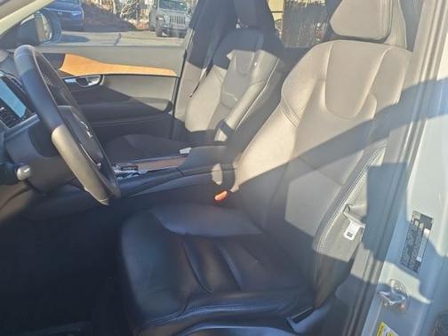 2024 Volvo XC90 B6 Plus Bright Theme 6-Seater