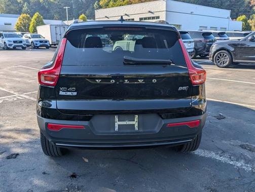 2023 Volvo XC40 B5 Plus Dark Theme