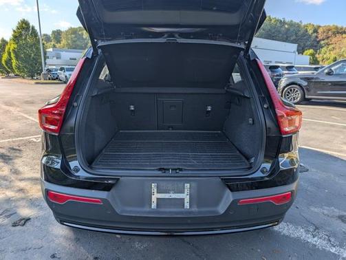 2023 Volvo XC40 B5 Plus Dark Theme