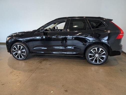 2023 Volvo XC60 B5 Plus Dark Theme
