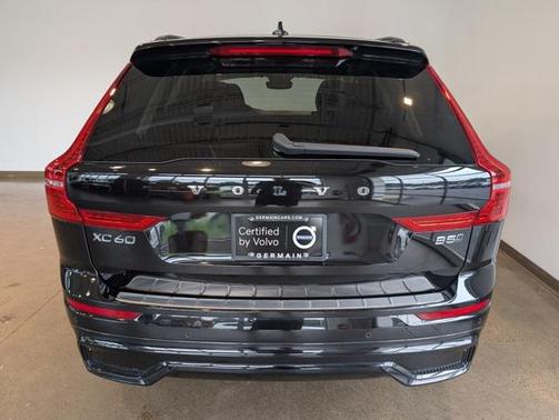2023 Volvo XC60 B5 Plus Dark Theme