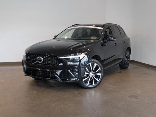 2023 Volvo XC60 B5 Plus Dark Theme