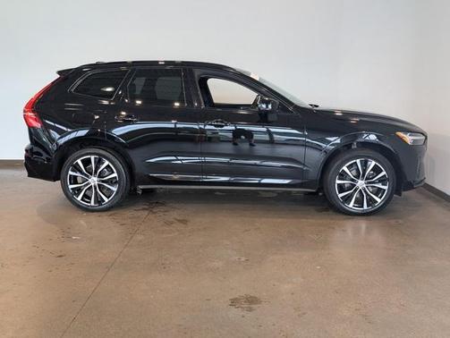 2023 Volvo XC60 B5 Plus Dark Theme