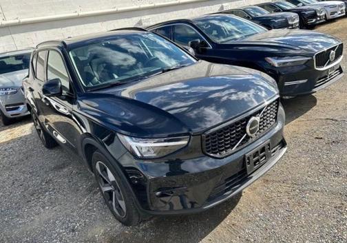 2023 Volvo XC40 B5 Plus Dark Theme