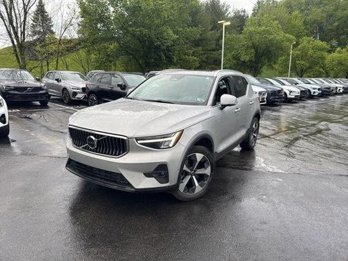Silver Dawn Metallic 2023 Volvo XC40 B5 Plus Bright Theme