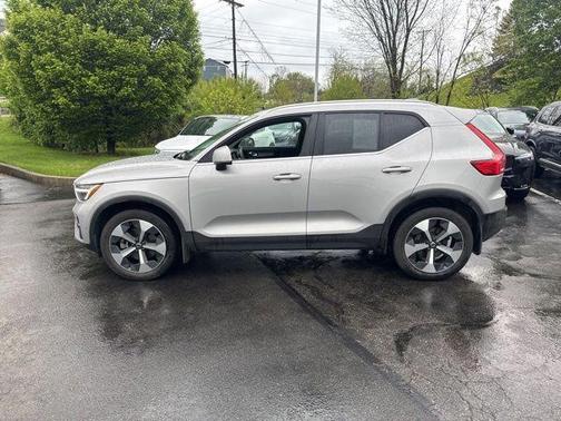 Silver Dawn Metallic 2023 Volvo XC40 B5 Plus Bright Theme