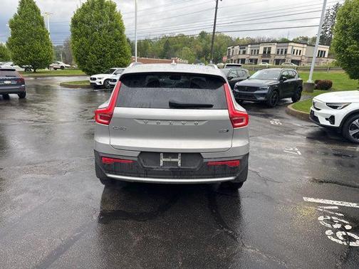Silver Dawn Metallic 2023 Volvo XC40 B5 Plus Bright Theme