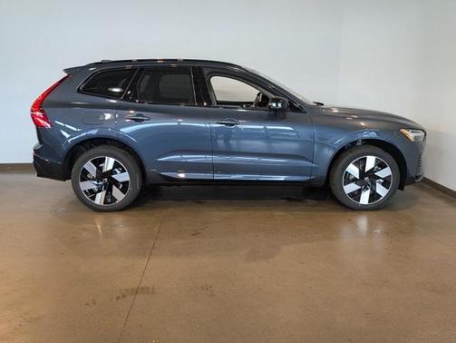 2025 Volvo XC60 Plug-In Hybrid T8 Plus