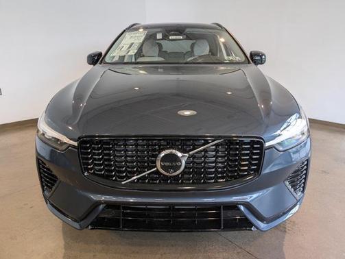 2025 Volvo XC60 Plug-In Hybrid T8 Plus