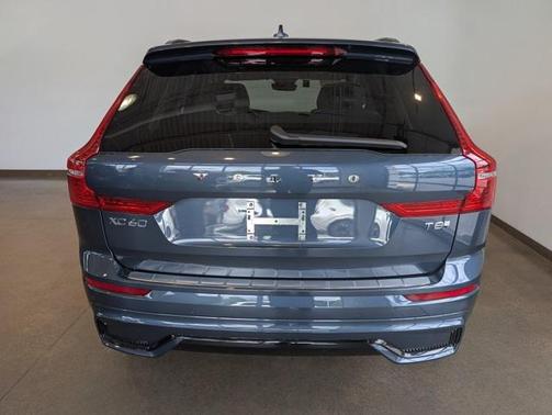 2025 Volvo XC60 Plug-In Hybrid T8 Plus