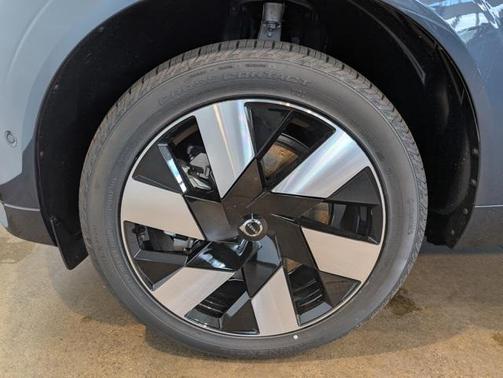 2025 Volvo XC60 Plug-In Hybrid T8 Plus