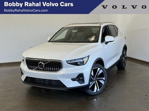 2025 Volvo XC40 B5 Plus Bright Theme