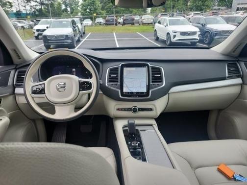 2024 Volvo XC90 B5 Core Bright Theme