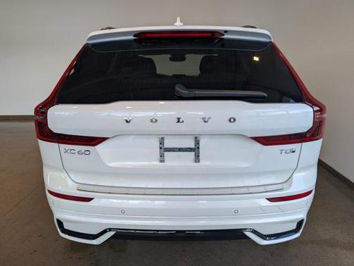 2026 Volvo XC60 Plug-In Hybrid T8 Plus