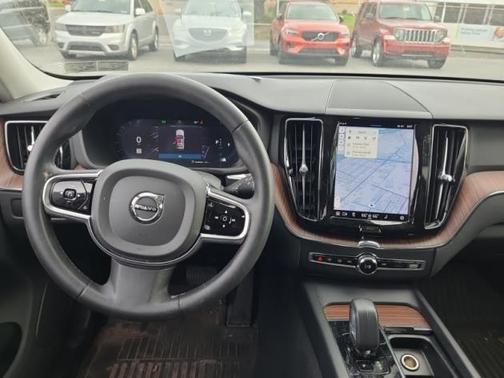 2023 Volvo XC60 B5 Plus Bright Theme