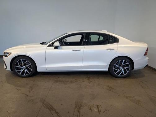 2020 Volvo S60 T5 Momentum