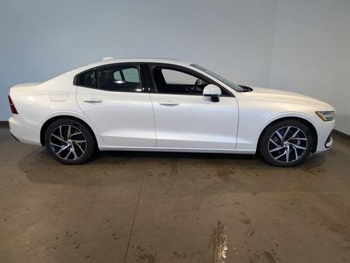 2020 Volvo S60 T5 Momentum