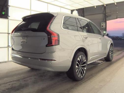 2025 Volvo XC90 B6 Plus 7-Seater
