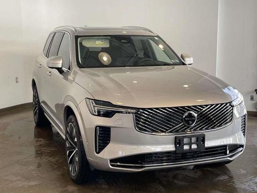 2025 Volvo XC90 B6 Plus 7-Seater