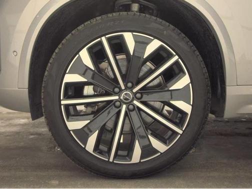 2025 Volvo XC90 B6 Plus 7-Seater