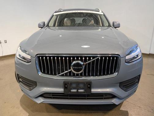 2022 Volvo XC90 T6 Momentum