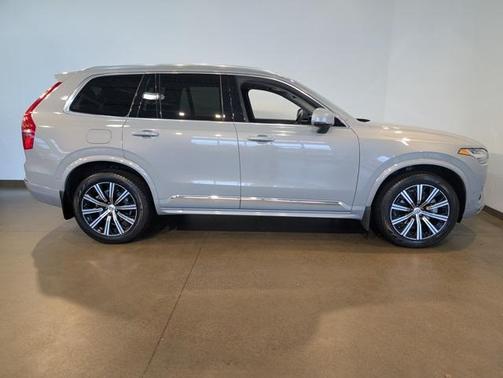2024 Volvo XC90 B6 Plus Bright Theme 6-Seater