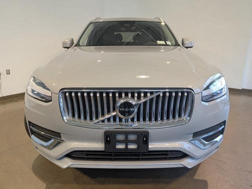 2024 Volvo XC90 B6 Plus Bright Theme 6-Seater