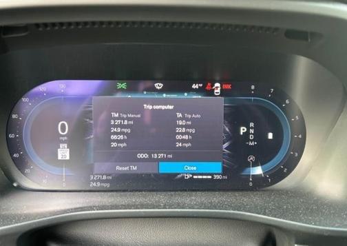 2024 Volvo XC40 B5 Plus Dark Theme