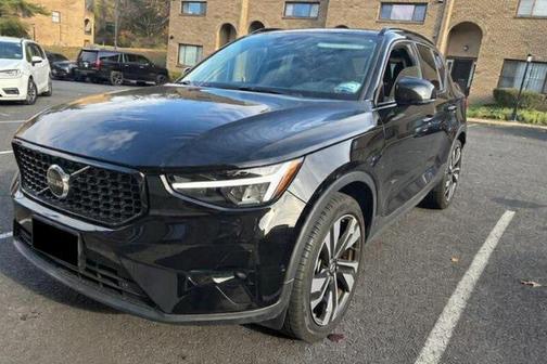 2024 Volvo XC40 B5 Plus Dark Theme