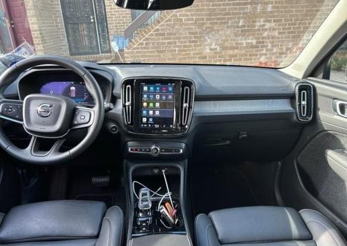 2024 Volvo XC40 B5 Plus Dark Theme