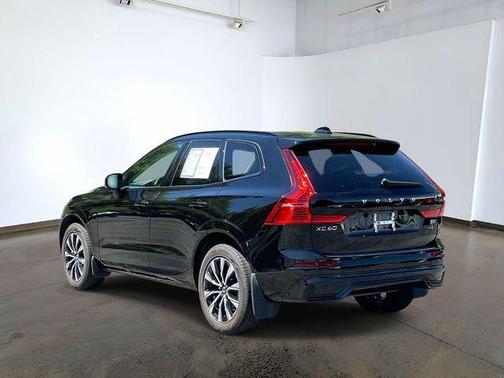 Black Stone 2023 Volvo XC60 B5 Plus Dark Theme