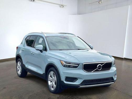 Amazon Blue 2019 Volvo XC40 T5 Momentum