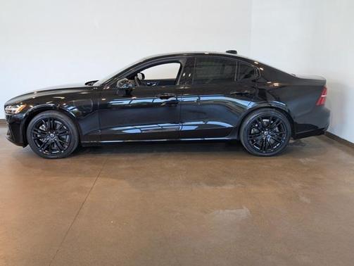 2022 Volvo S60 Recharge Plug-In Hybrid T8 R-Design