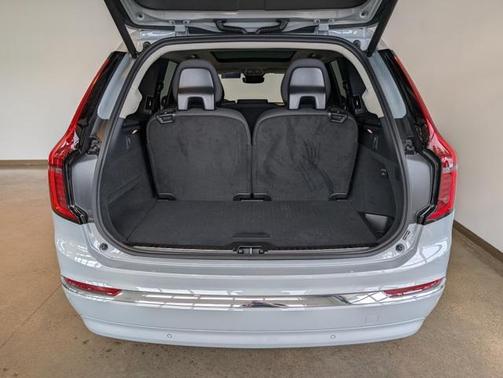 2025 Volvo XC90 B5 Core