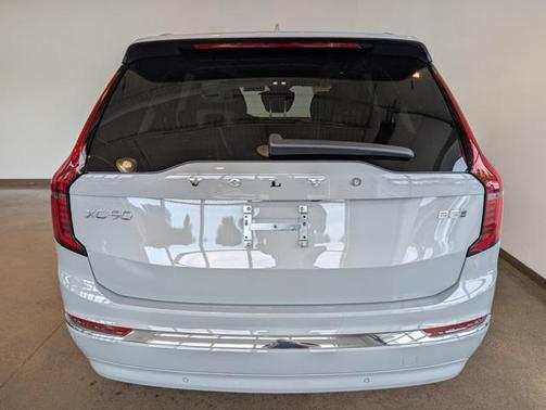 2025 Volvo XC90 B5 Core