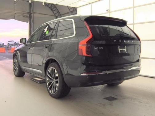 2025 Volvo XC90 B6 Plus 7-Seater