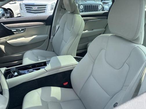 2023 Volvo S90 B6 Plus