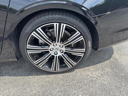 2023 Volvo S90 B6 Plus
