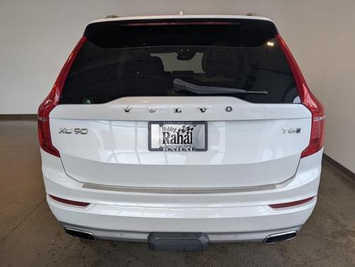 2016 Volvo XC90 T6 Momentum