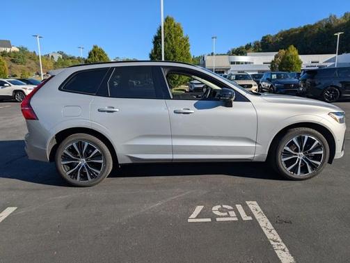 2025 Volvo XC60 B5 Plus