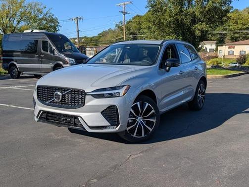 2025 Volvo XC60 B5 Plus